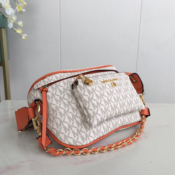 マイケルコースバッグ背面デザイン